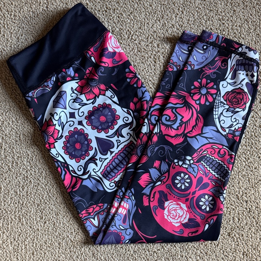 CVG Skulls and Roses Capris